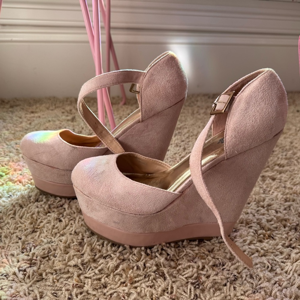 Charlotte Russe Women's Pastel Baby Pink Suede Platform Mary Jane Heels size 7